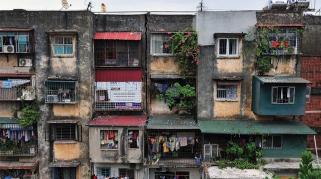 Nhiều chung cư cũ trên địa bàn thành phố Hà Nội hiện đã xuống cấp nghiêm trọng