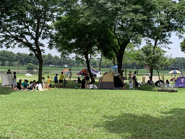 Công viên Yên Sở - một trong số địa điểm được người dân lựa chọn vào các dịp nghỉ lễ. Ảnh: Công Trình