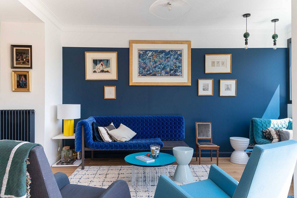 Phòng khách hiện đại Urbane màu trắng và xanh dương tươi sáng