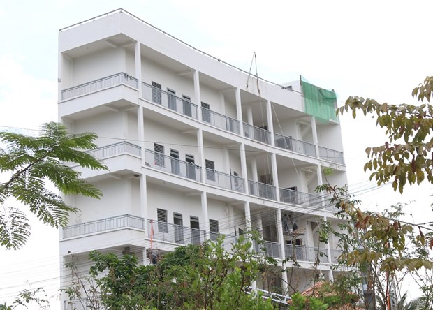 Nhà ở riêng lẻ biến tướng thành chung cư mini tại Phường Phú Hữu, Quận 9. (Ảnh: Trần Xuân Tình/TTXVN)