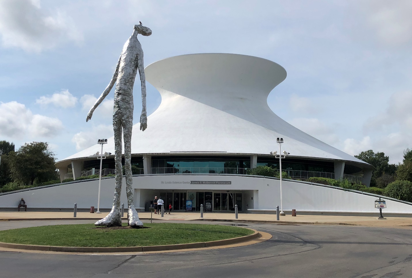 Trung tâm Khoa học Saint Louis, Mỹ - Công trình có thiết kế mái độc đáo với hình dạng mặt Hyperboloid một tầng tròn xoay 