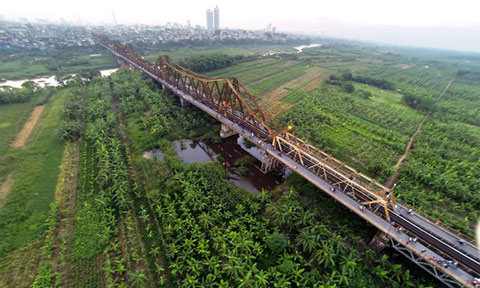 Cầu đường sắt mới cách cầu Long Biên 75m vẫn bất ổn?