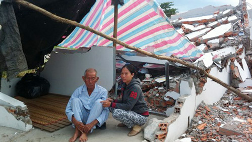 Bên này cười nụ, phía kia khóc òa