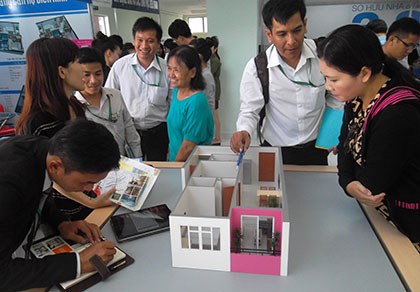 Không có chuyện đẩy giá bất động sản
