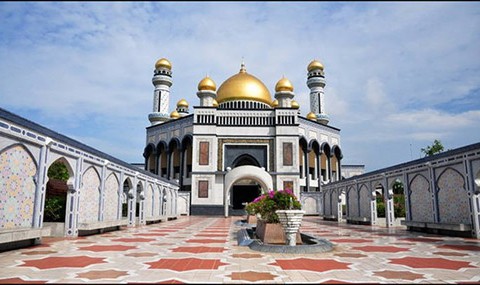 Tận thấy Thánh đường Hồi giáo toàn vàng ở Brunei
