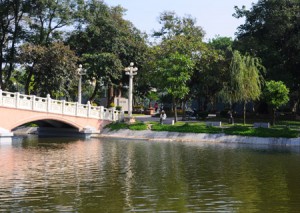 Xây dựng bãi đỗ xe ngầm tại Công viên Thống Nhất: Hy sinh lợi ích của người dân