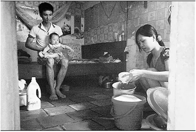 Phòng trọ rộng 8m2 của công nhân tại thôn Bầu, xã Kim Chung (Đông Anh, Hà Nội).