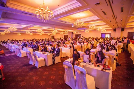 Đông đảo khách hàng đến tham dự Lễ ra mắt tòa căn hộ Landmark 4 - Vinhomes Central Park