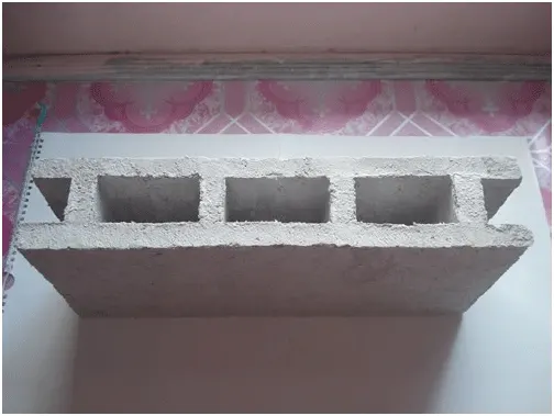 Chàng trai chế tạo gạch không nung từ giấy phế thải