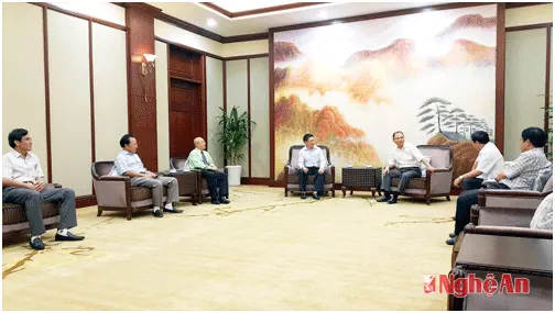 Lãnh đạo tỉnh Nghệ An làm việc với Tập đoàn VinGroup