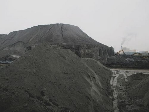 Xử lý tro xỉ thải trong các nhà máy nhiệt điện: Cần nhiều mô hình tốt