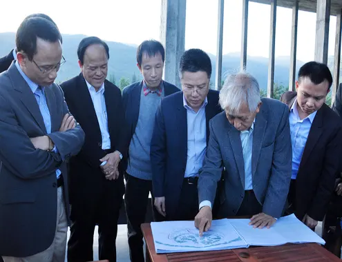 Các chuyên gia góp ý tưởng cho thiết kế Tổ hợp không gian khoa học dự kiến xây tại TP Quy Nhơn. Ảnh: Trí Tín.
