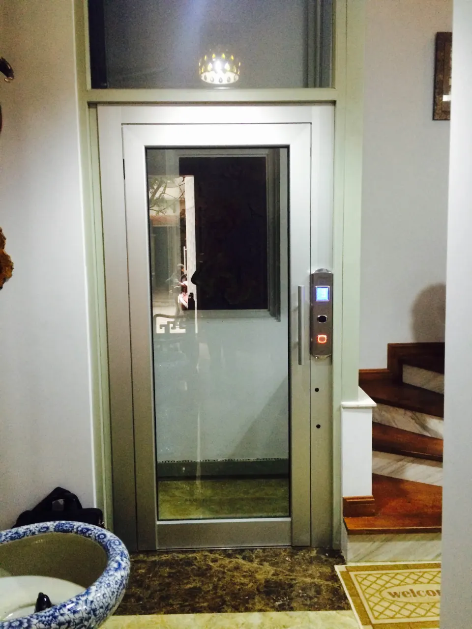 Thiết kế với vách kính chịu lực trong suốt