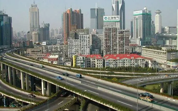 Hoa mắt với những cầu vượt uốn lượn, nhiều tầng