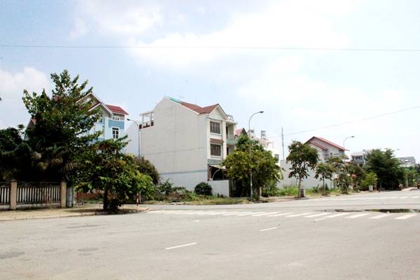 TP. Hồ Chí Minh: Thị trường đất nền “ăn” theo dự án căn hộ