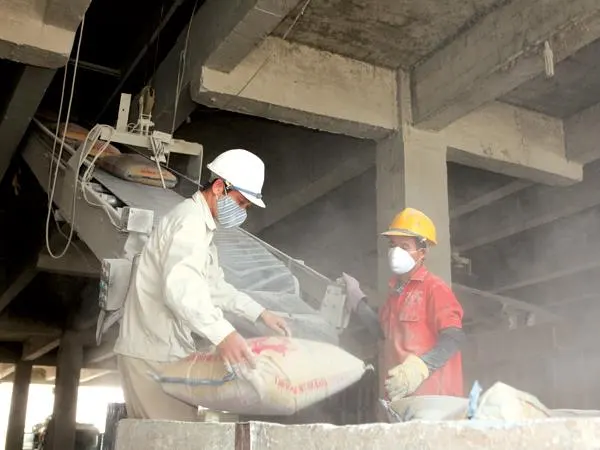 Xuất khẩu xi măng khó về đích