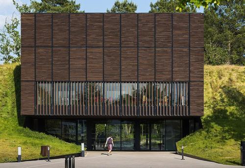 Thiết kế nổi bật trên một sườn đồi ở Pháp