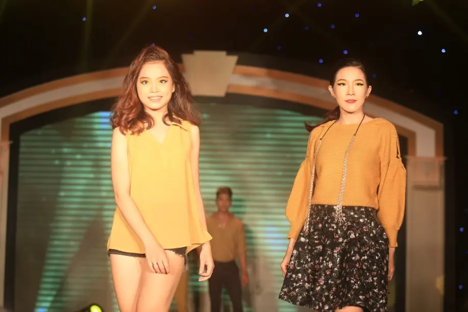   Trình diện bộ sưu tập thời trang với màu chủ đạo vàng hoàng kim