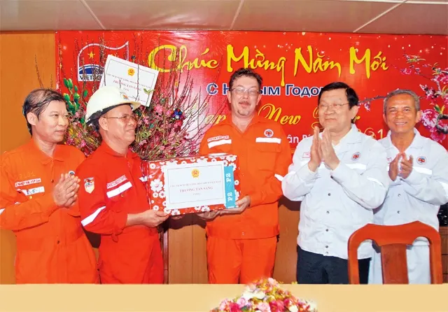 Các đồng chí lãnh đạo Đảng, Nhà nước thăm, chúc Tết đồng bào, chiến sĩ