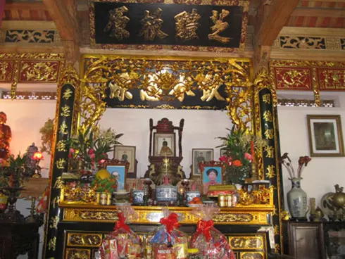 Những điều lưu ý khi bài trí bàn thờ gia tiên ngày Tết