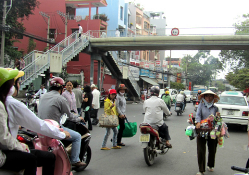 TP.HCM đầu tư hơn 33 tỷ đồng xây 3 cầu vượt bộ hành mới
