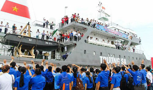 Nữ sinh viên trường ĐH Kiến trúc được lựa chọn thăm Trường Sa