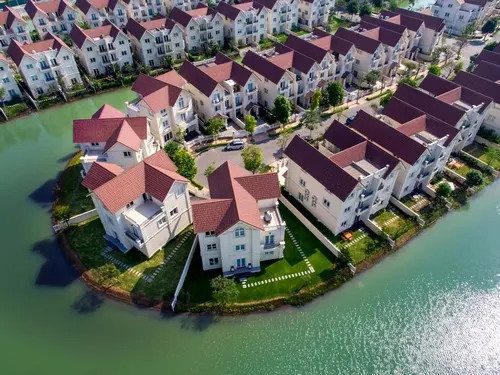 Vinhomes Riverside ra mắt “Biệt thự phố Tây” hoa sữa Aroma