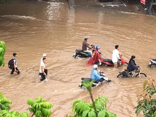 Khẩn trương xử lý ngập úng tại Hà Nội