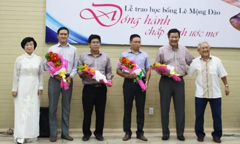 30 sinh viên ĐH Kiến trúc TP.HCM nhận học bổng Lê Mộng Đào năm 2016