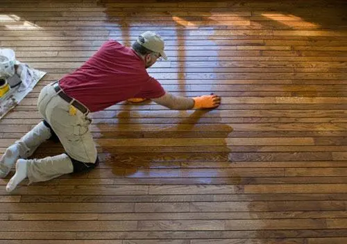 Cách xử lý sàn gỗ bị phồng rộp do nước