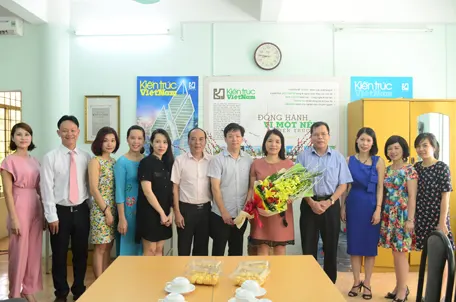 Lãnh đạo Viện Kiến trúc Quốc gia chúc mừng tạp chí Kiến trúc Việt Nam nhân ngày 21/6