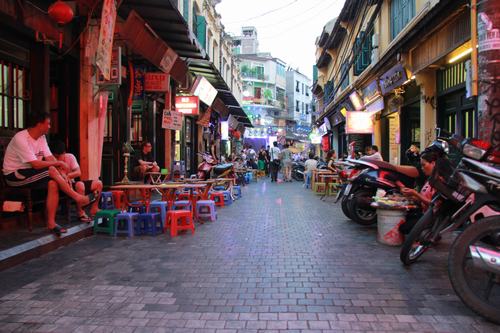 Phố cổ Tạ Hiện sau khi thay “áo mới”