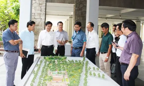 Thứ trưởng Bộ Xây dựng Nguyễn Đình Toàn làm việc với Đại học Kiến trúc TP.Hồ Chí Minh