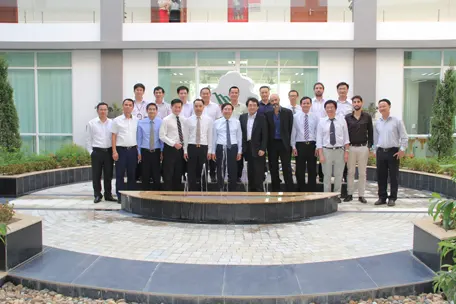 Lãnh đạo khu CNC Hòa lạc, Chuyên gia và nhà khoa học tham dự hội thảo chụp ảnh kỷ niệm