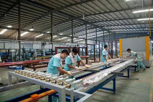 Sơn vân gỗ – sắc thái mới cho cánh cửa nhôm