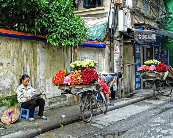  Bán dạo trên hè phố