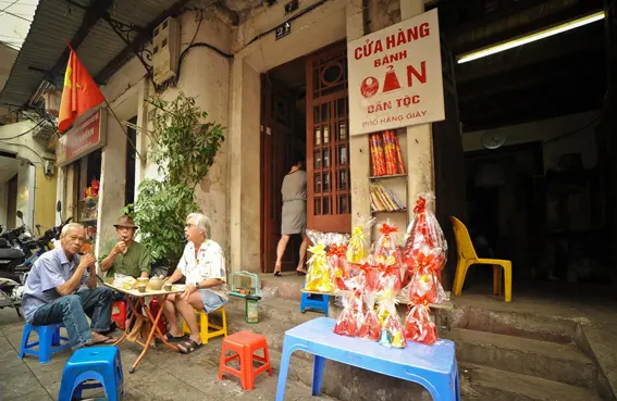  Vỉa hè - nơi kinh doanh, giao lưu và gặp gỡ