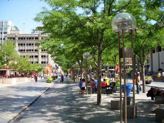 Phân chia chức năng trên hè phố ở TP Denver (Colorado, Hòa Kỳ)