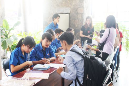 Tân SV Đại học Kiến trúc TP.HCM khóa 2016 rộn ràng nhập học