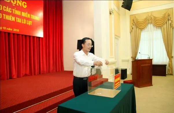 Bộ Xây dựng quyên góp ủng hộ đồng bào miền Trung khắc phục hậu quả mưa lũ