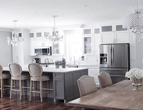 Căn nhà tinh tế bất ngờ với gam màu ghi và trắng