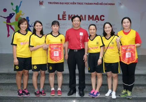 Tưng bừng khai mạc Hội thao chào mừng kỷ niệm 40 năm thành lập Trường