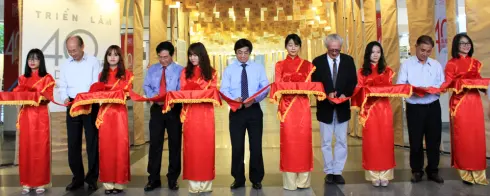Tưng bừng khai mạc triển lãm “40 năm dòng chảy sáng tạo và đam mê”
