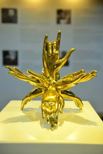 Tác phẩm Thế giới Minh triết (Worldly Wisdom) của Sudsiri Pui-Ock - Thái Lan