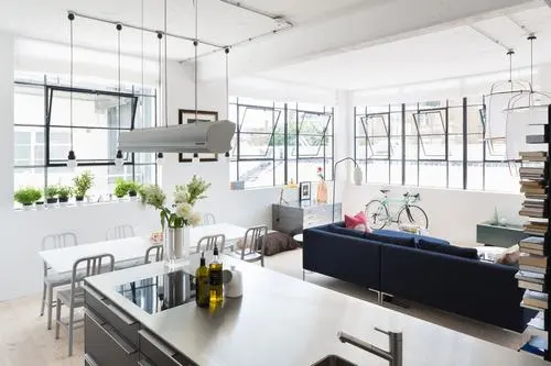 Căn hộ gác mái kiểu dáng công nghiệp đầy màu sắc ở London