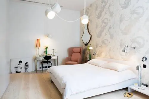 Căn hộ gác mái kiểu dáng công nghiệp đầy màu sắc ở London