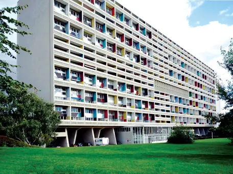 Khu nhà ở cao tầng Cité Radieuse (Marseille, Pháp) do KTS Le Corbusier thiết kế