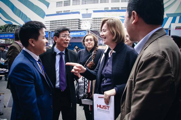 Đại học Xây dựng sôi động tham gia ngày hội Tư vấn tuyển sinh 2017