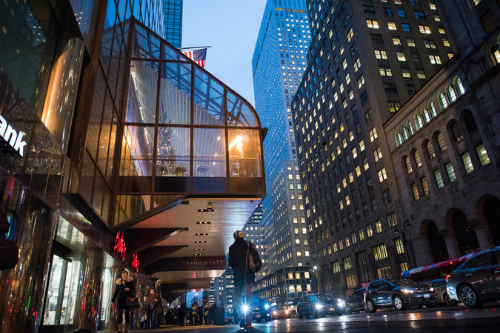 Các nước phát triển quản lý vỉa hè và bán hàng rong như thế nào?