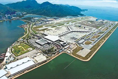 Tổng thể sân bay Hồng Kong International Airport sử dụng chủ yếu đường thẳng